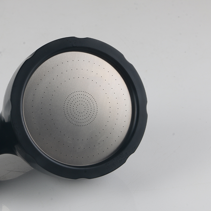 دش أسود برأس متأرجح ياباني