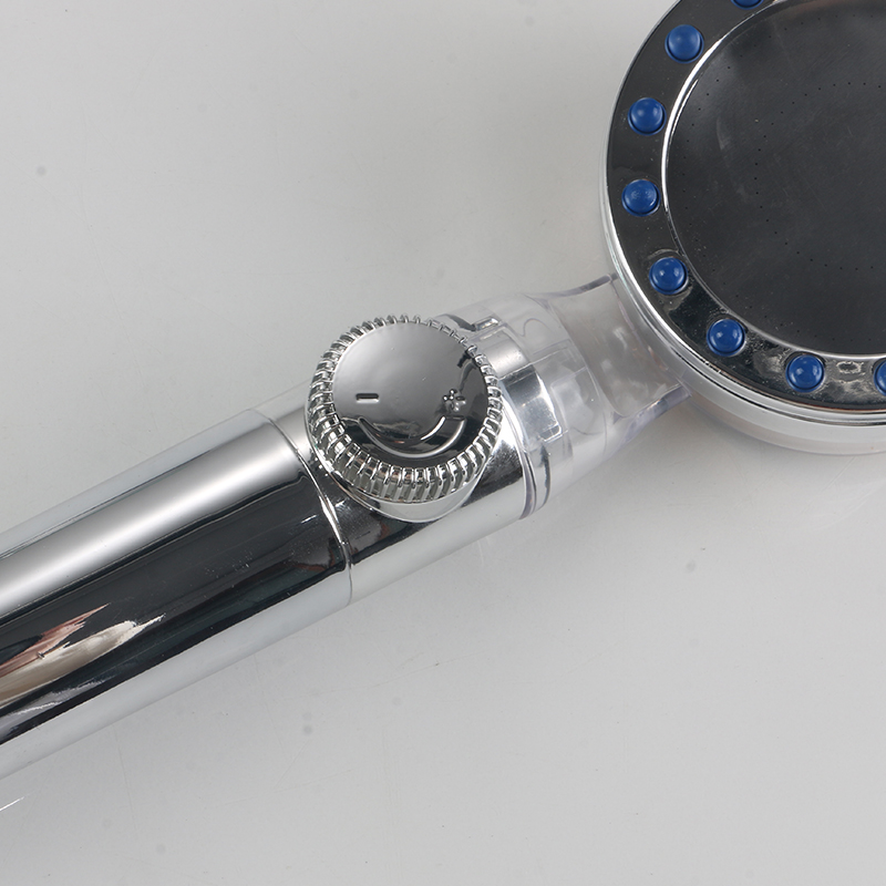 ما هي الاختلافات الرئيسية بين خرطوم الدش المرن المصنوع من الفولاذ المقاوم للصدأ وخرطوم PVC؟